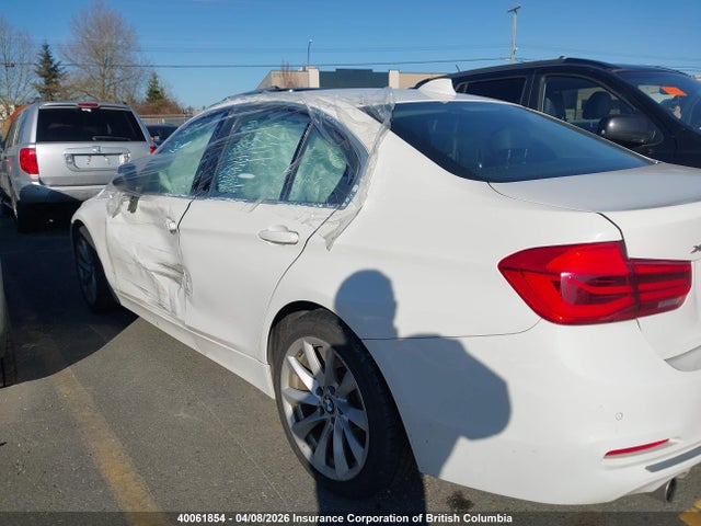 40061854 :رقم المزاد ، WBA8A3C3XHA067098 vin ، 2017 Bmw 320 Xi مزاد بيع