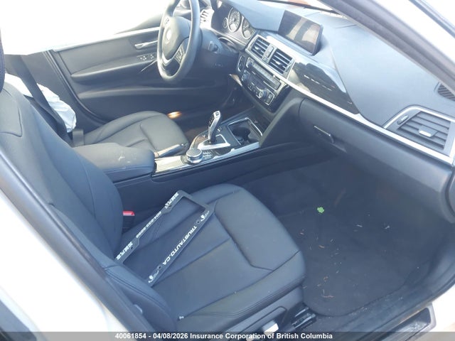 40061854 :رقم المزاد ، WBA8A3C3XHA067098 vin ، 2017 Bmw 320 Xi مزاد بيع
