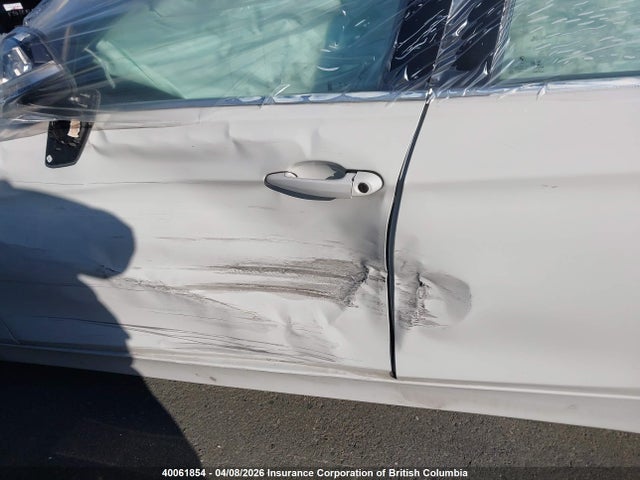 40061854 :رقم المزاد ، WBA8A3C3XHA067098 vin ، 2017 Bmw 320 Xi مزاد بيع