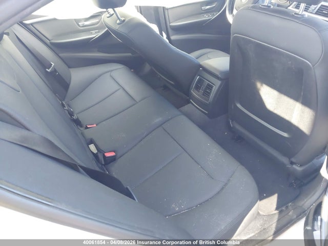 40061854 :رقم المزاد ، WBA8A3C3XHA067098 vin ، 2017 Bmw 320 Xi مزاد بيع