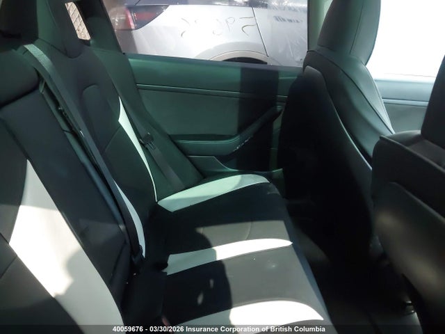 40059676 :رقم المزاد ، 5YJ3E1EAXMF875843 vin ، 2021 Tesla Model 3 مزاد بيع