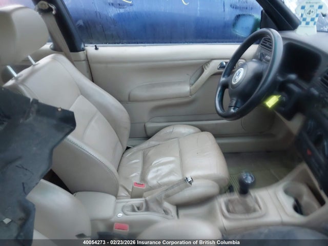 40054273 :رقم المزاد ، 3VWDC21V21M807338 vin ، 2001 Volkswagen Cabrio Glx مزاد بيع