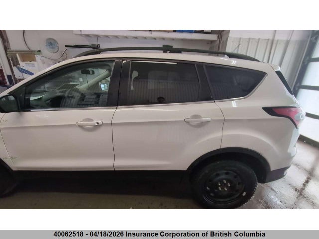 1FMCU9GD5JUD10908 Ford ESCAPE SE