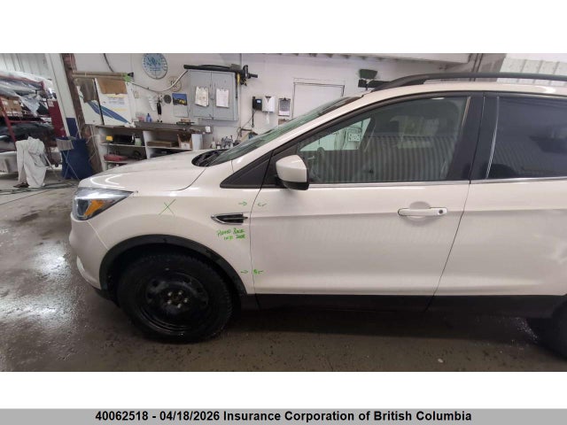 1FMCU9GD5JUD10908 Ford ESCAPE SE