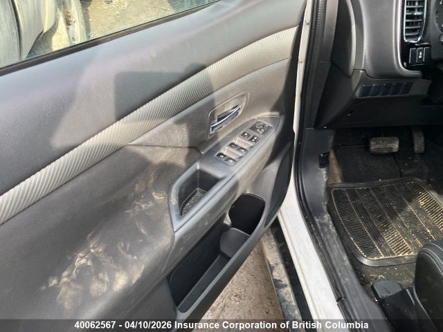 JA4AZ2A33HZ605128 Mitsubishi Outlander Es