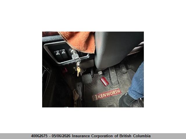 1XKWD40X6LR965002 Kenworth Construction W900