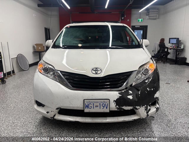 40062862 :رقم المزاد ، 5TDZK3DC0CS207190 vin ، 2012 Toyota Sienna V6 7 Passenger مزاد بيع