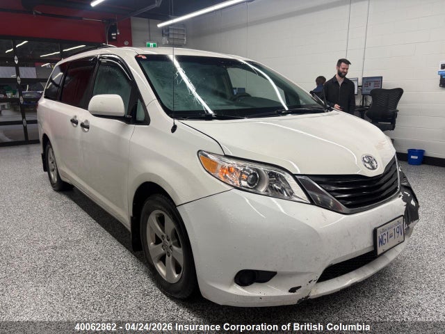 40062862 :رقم المزاد ، 5TDZK3DC0CS207190 vin ، 2012 Toyota Sienna V6 7 Passenger مزاد بيع