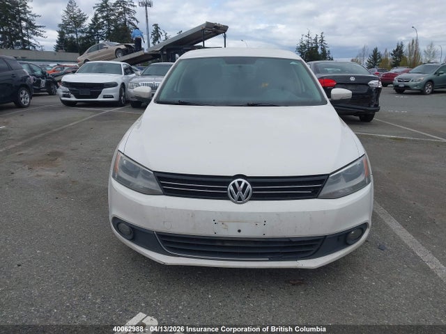 40062988 :رقم المزاد ، 3VWDL7AJ4DM365774 vin ، 2013 Volkswagen Jetta مزاد بيع