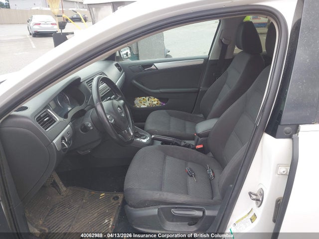 40062988 :رقم المزاد ، 3VWDL7AJ4DM365774 vin ، 2013 Volkswagen Jetta مزاد بيع