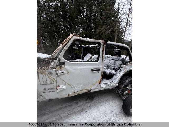 1C4HJXEG1KW564609 Jeep Wrangler Unlimited Sahara