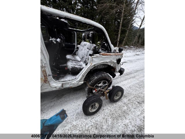 1C4HJXEG1KW564609 Jeep Wrangler Unlimited Sahara