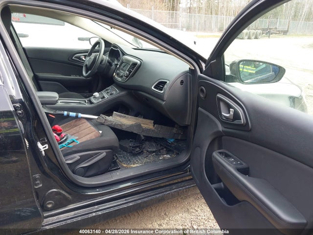 40063140 :رقم المزاد ، 1C3CCCFB3FN755674 vin ، 2015 Chrysler 200 مزاد بيع