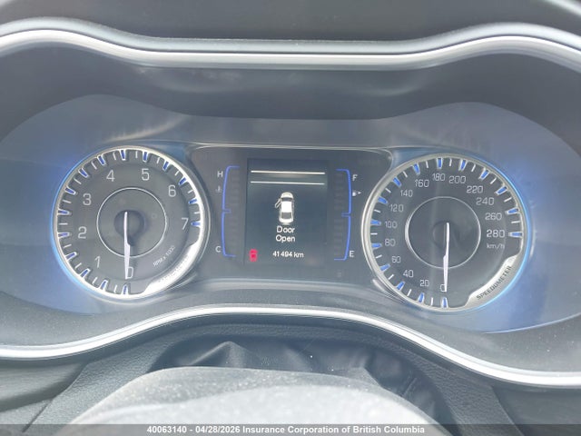 40063140 :رقم المزاد ، 1C3CCCFB3FN755674 vin ، 2015 Chrysler 200 مزاد بيع