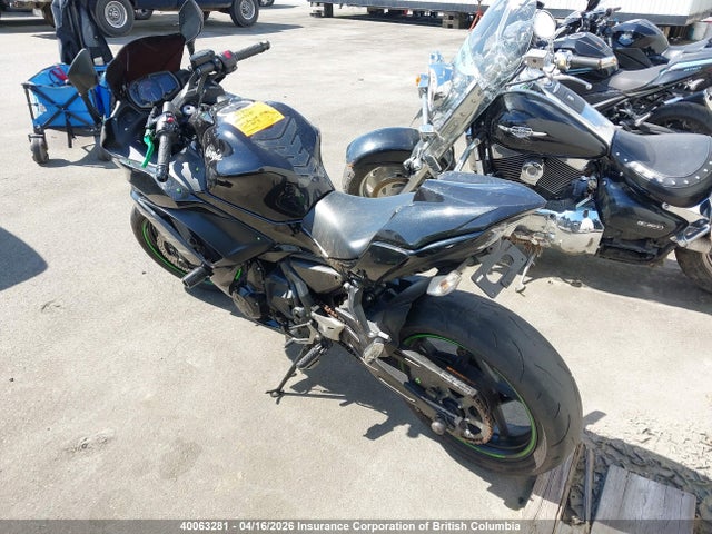 Kawasaki Ex650 F 2019 JKAEXEK13KDA32244 Image 3