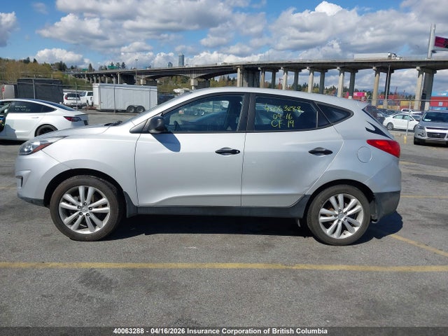 KM8JT3AF0FU080073 Hyundai TUCSON GLS
