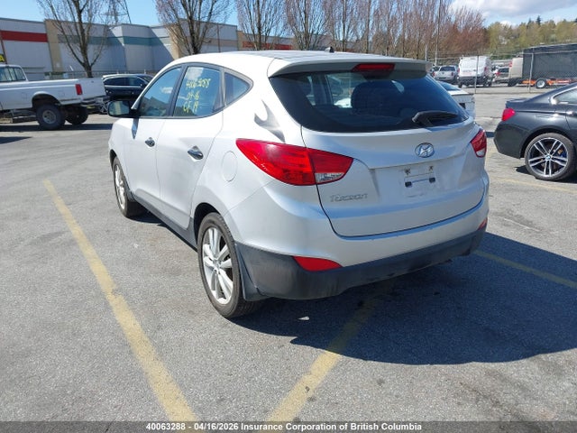 KM8JT3AF0FU080073 Hyundai TUCSON GLS