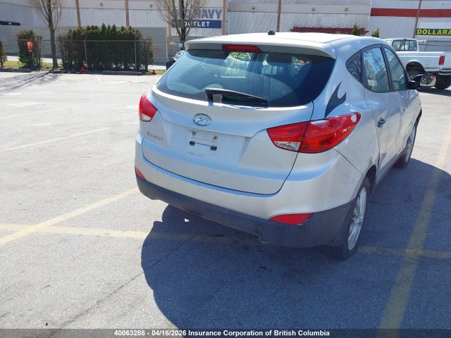 KM8JT3AF0FU080073 Hyundai TUCSON GLS
