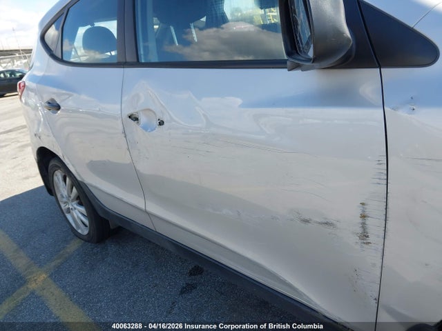 KM8JT3AF0FU080073 Hyundai TUCSON GLS