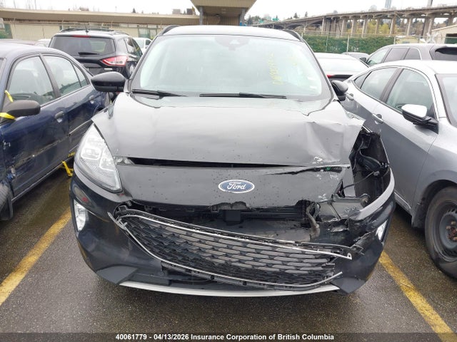1FMCU9DZ1MUA08925 Ford Escape Titanium