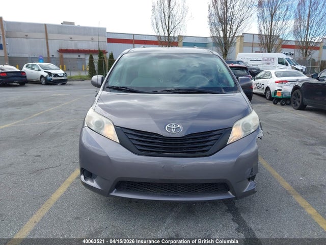 2011 Toyota Sienna მანქანა იყიდება აუქციონზე, vin: 5TDZK3DC7BS097012, აუქციონის ნომერი: 40063521
