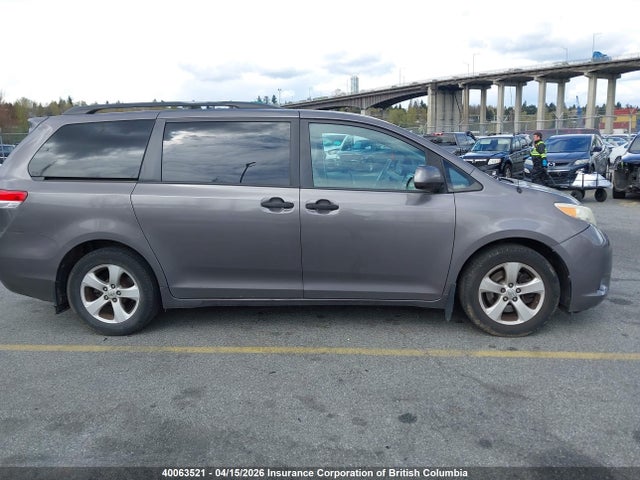 2011 Toyota Sienna მანქანა იყიდება აუქციონზე, vin: 5TDZK3DC7BS097012, აუქციონის ნომერი: 40063521