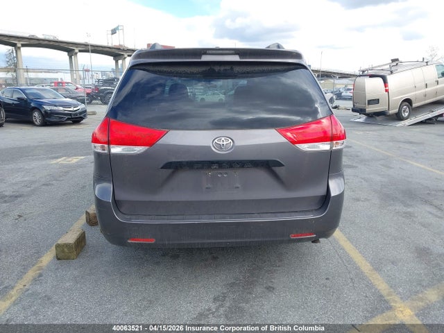 2011 Toyota Sienna მანქანა იყიდება აუქციონზე, vin: 5TDZK3DC7BS097012, აუქციონის ნომერი: 40063521