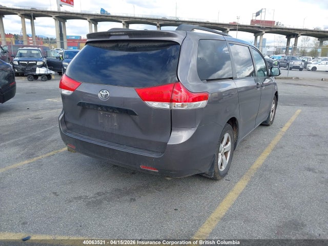2011 Toyota Sienna მანქანა იყიდება აუქციონზე, vin: 5TDZK3DC7BS097012, აუქციონის ნომერი: 40063521