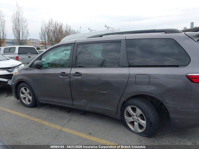 2015 Toyota Sienna 7 Passenger მანქანა იყიდება აუქციონზე, vin: 5TDZK3DC9FS534353, აუქციონის ნომერი: 40064104