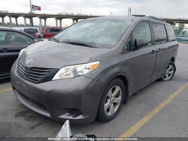 2015 Toyota Sienna 7 Passenger მანქანა იყიდება აუქციონზე, vin: 5TDZK3DC9FS534353, აუქციონის ნომერი: 40064104