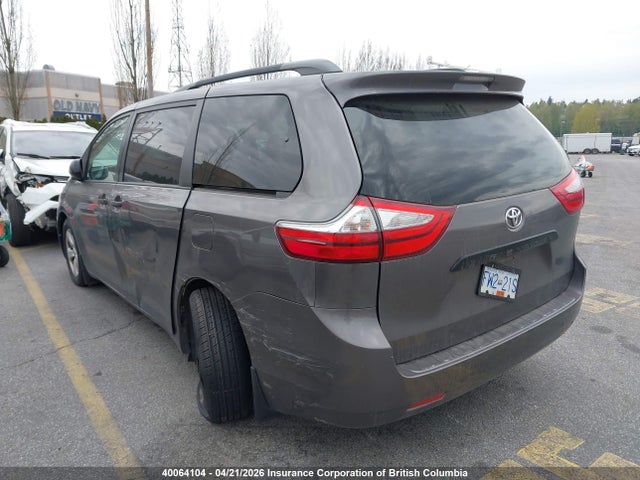 2015 Toyota Sienna 7 Passenger მანქანა იყიდება აუქციონზე, vin: 5TDZK3DC9FS534353, აუქციონის ნომერი: 40064104