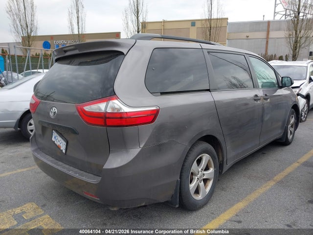 2015 Toyota Sienna 7 Passenger მანქანა იყიდება აუქციონზე, vin: 5TDZK3DC9FS534353, აუქციონის ნომერი: 40064104