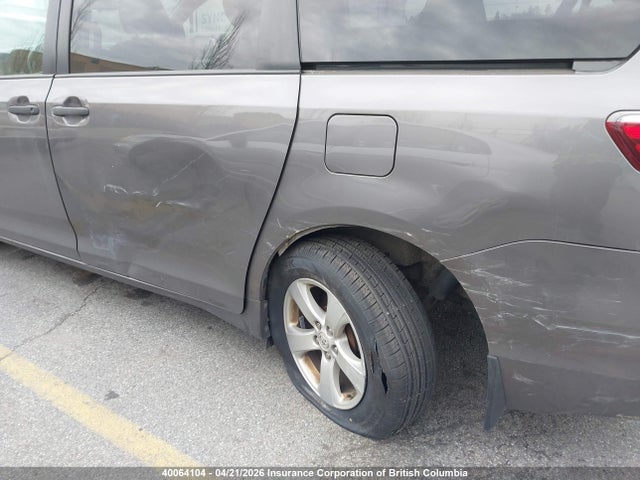 2015 Toyota Sienna 7 Passenger მანქანა იყიდება აუქციონზე, vin: 5TDZK3DC9FS534353, აუქციონის ნომერი: 40064104