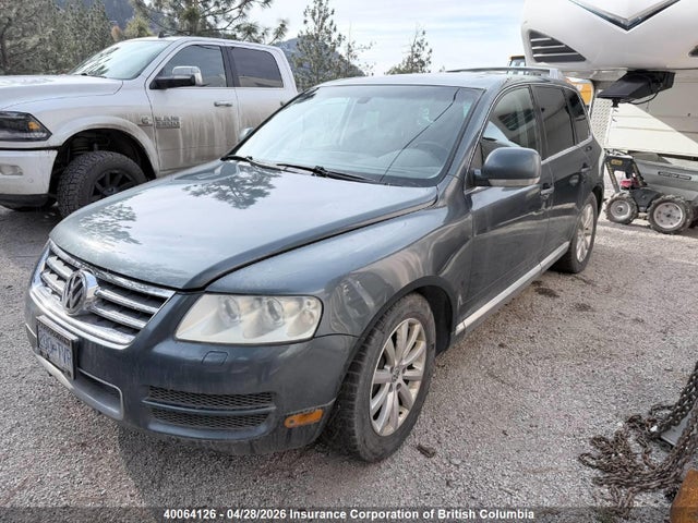 40064126 :رقم المزاد ، WVGMM77L75D068452 vin ، 2005 Volkswagen Touareg V8 مزاد بيع