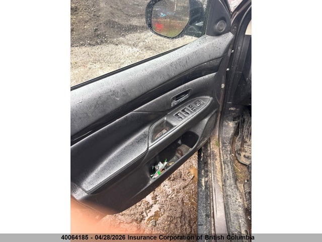 JA4AZ2A3XJZ606623 Mitsubishi Outlander Es