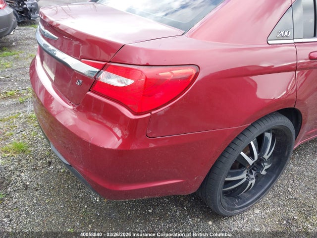 40058840 :رقم المزاد ، 1C3BC8FG0BN584395 vin ، 2011 Chrysler 200 S مزاد بيع