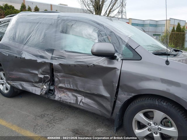 2014 Toyota Sienna Le 8 Passenger მანქანა იყიდება აუქციონზე, vin: 5TDKK3DC1ES432478, აუქციონის ნომერი: 40064586