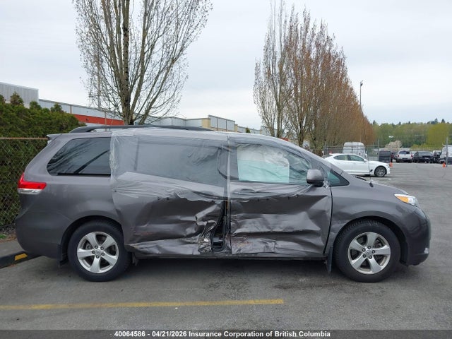 2014 Toyota Sienna Le 8 Passenger მანქანა იყიდება აუქციონზე, vin: 5TDKK3DC1ES432478, აუქციონის ნომერი: 40064586