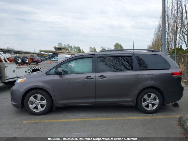 2014 Toyota Sienna Le 8 Passenger მანქანა იყიდება აუქციონზე, vin: 5TDKK3DC1ES432478, აუქციონის ნომერი: 40064586