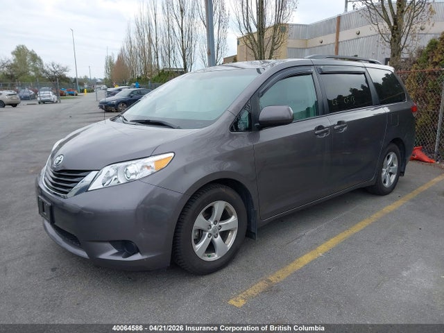 2014 Toyota Sienna Le 8 Passenger მანქანა იყიდება აუქციონზე, vin: 5TDKK3DC1ES432478, აუქციონის ნომერი: 40064586