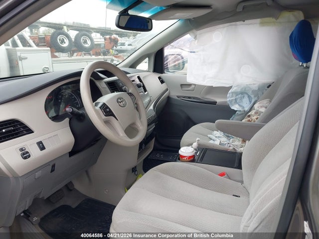 2014 Toyota Sienna Le 8 Passenger მანქანა იყიდება აუქციონზე, vin: 5TDKK3DC1ES432478, აუქციონის ნომერი: 40064586