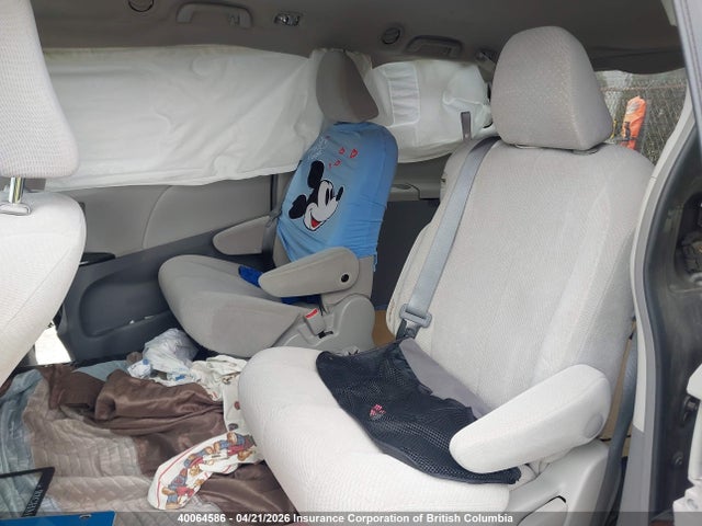2014 Toyota Sienna Le 8 Passenger მანქანა იყიდება აუქციონზე, vin: 5TDKK3DC1ES432478, აუქციონის ნომერი: 40064586