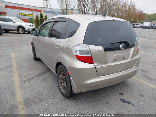40064641 :رقم المزاد ، GE81303275 vin ، 2010 Honda Fit مزاد بيع