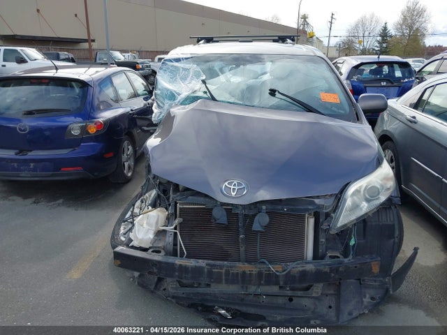 40063221 :رقم المزاد ، 5TDDK3DC5BS012629 vin ، 2011 Toyota Sienna Xle/limited مزاد بيع