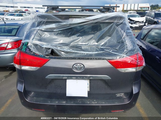 40063221 :رقم المزاد ، 5TDDK3DC5BS012629 vin ، 2011 Toyota Sienna Xle/limited مزاد بيع