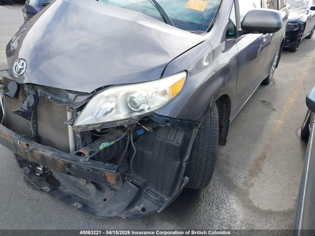 40063221 :رقم المزاد ، 5TDDK3DC5BS012629 vin ، 2011 Toyota Sienna Xle/limited مزاد بيع