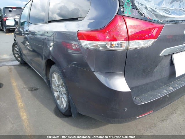 40063221 :رقم المزاد ، 5TDDK3DC5BS012629 vin ، 2011 Toyota Sienna Xle/limited مزاد بيع