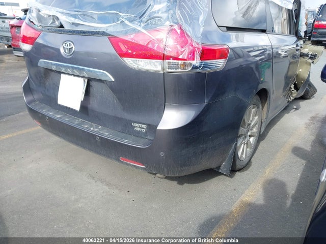 40063221 :رقم المزاد ، 5TDDK3DC5BS012629 vin ، 2011 Toyota Sienna Xle/limited مزاد بيع