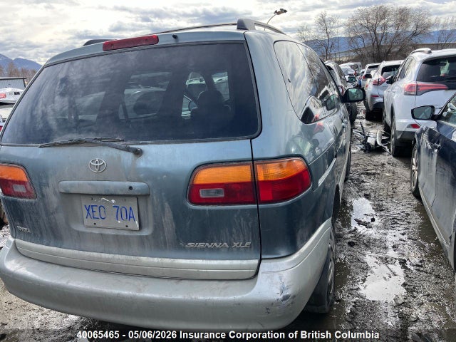 40065465 :رقم المزاد ، 4T3ZF13C2YU252308 vin ، 2000 Toyota Sienna Le/xle مزاد بيع