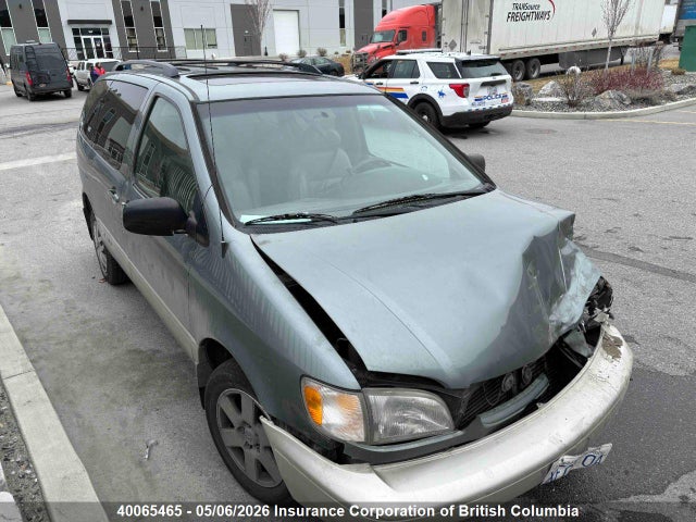 40065465 :رقم المزاد ، 4T3ZF13C2YU252308 vin ، 2000 Toyota Sienna Le/xle مزاد بيع